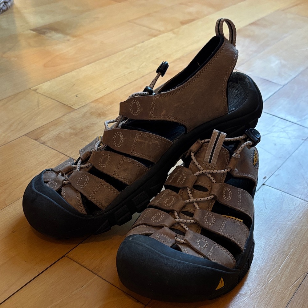 Men's Keen Brown Outdoor Sandals-size 9. Lightly worn